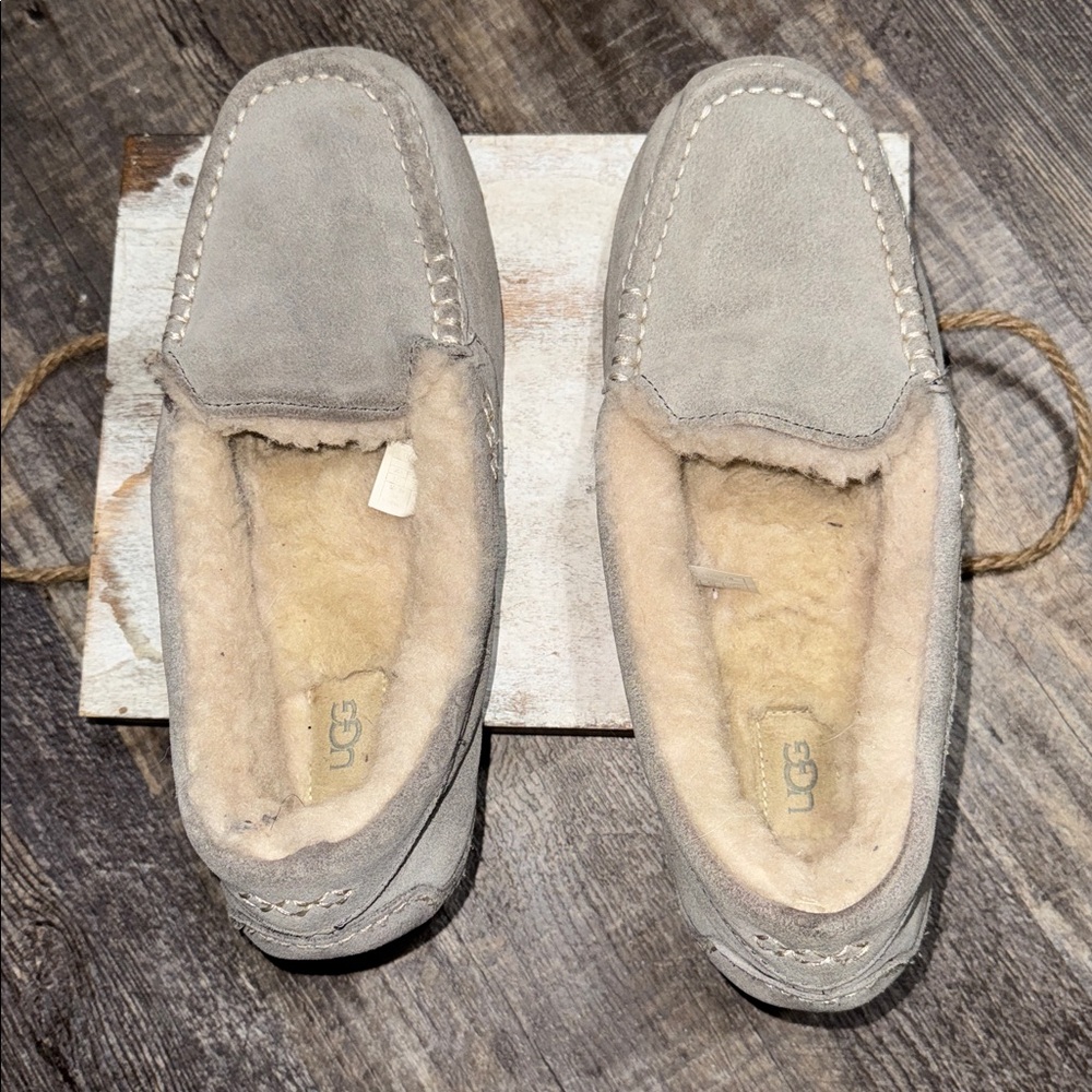 UGG Women’s Ansley Gray Slipper - rubber bottom. Size 11 -RUNS SMALL - Picture 6 of 14